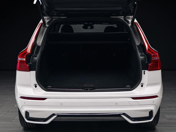 Volvo XC60 II Рестайлинг с пробегом 2024 года, цена 6 200 000 рублей, 60 км, внедорожник, Автокод Объявления