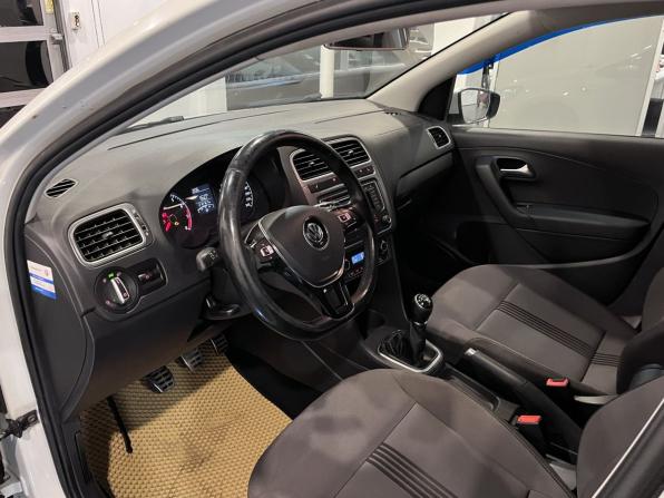 Volkswagen Polo V Рестайлинг с пробегом 2016 года, цена 880 000 рублей, 212166 км, седан, Автокод Объявления