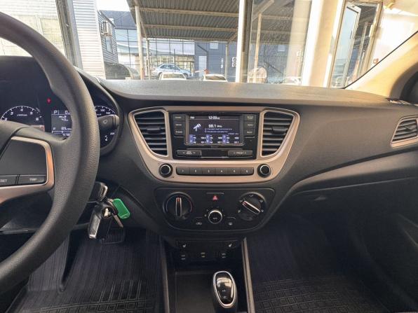 Hyundai Solaris II Рестайлинг с пробегом 2021 года, цена 1 580 000 рублей, 75737 км, седан, Автокод Объявления