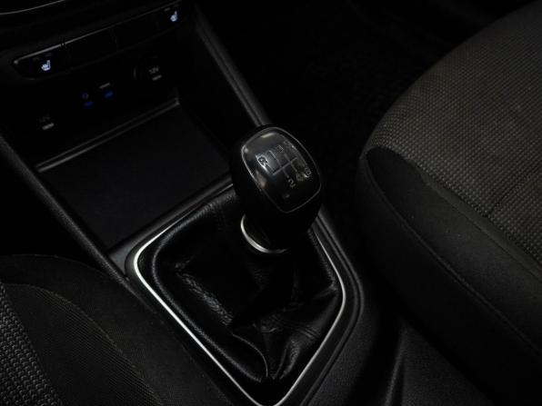 Hyundai Solaris II с пробегом 2017 года, цена 782 000 рублей, 219400 км, седан, Автокод Объявления