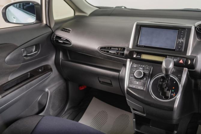 Toyota Wish II Рестайлинг с пробегом 2012 года, цена 1 449 000 рублей, 144600 км, минивэн, Автокод Объявления