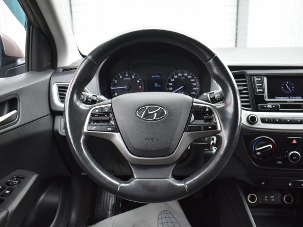Hyundai Solaris II с пробегом 2018 года, цена 1 099 000 рублей, 116849 км, седан, Автокод Объявления