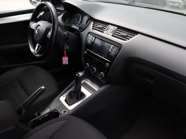 Skoda Octavia III (A7) Рестайлинг с пробегом 2018 года, цена 1 699 000 рублей, 135731 км, лифтбек, Автокод Объявления