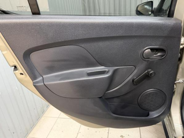 Renault Sandero II Рестайлинг с пробегом 2019 года, цена 999 000 рублей, 39012 км, хэтчбек, Автокод Объявления