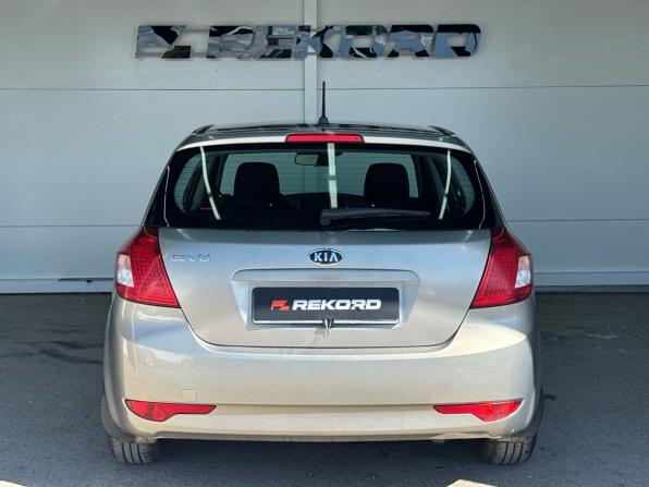Kia Ceed I Рестайлинг с пробегом 2010 года, цена 709 000 рублей, 249998 км, хэтчбек, Автокод Объявления