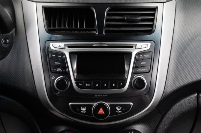 Hyundai Solaris I Рестайлинг с пробегом 2016 года, цена 689 000 рублей, 174000 км, седан, Автокод Объявления
