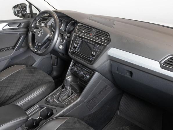 Volkswagen Tiguan II с пробегом 2018 года, цена 3 082 600 рублей, 60799 км, внедорожник, Автокод Объявления