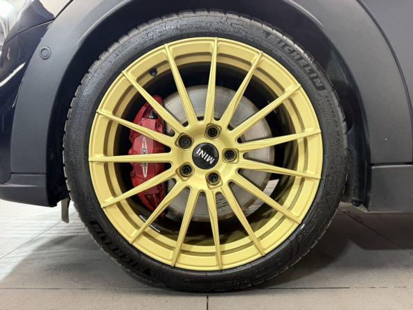 Mini Hatch III (F55/F56) Рестайлинг 2 с пробегом 2021 года, цена 3 849 000 рублей, 31823 км, хэтчбек, Автокод Объявления