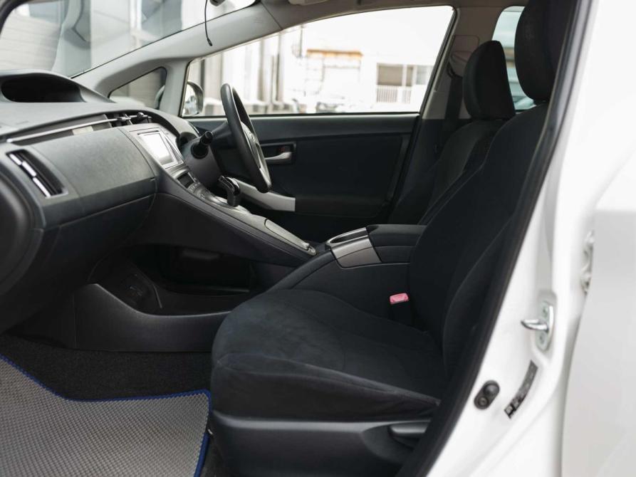 Toyota Prius III Рестайлинг (XW30) Новосибирск  - изображение 9