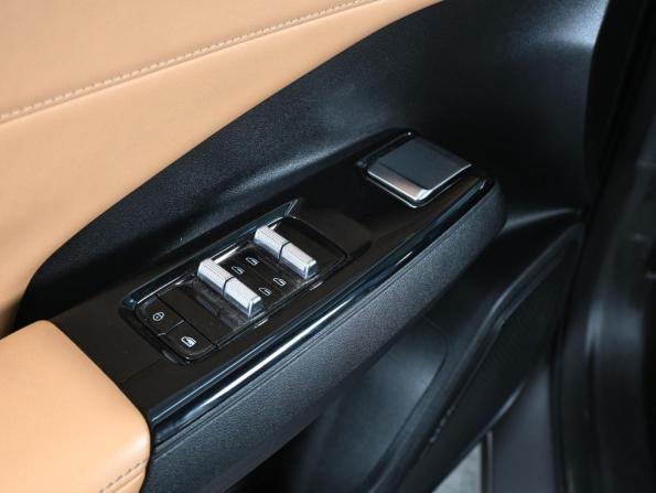 Geely Galaxy L7 с пробегом 2023 года, цена 3 299 000 рублей, 33337 км, внедорожник, Автокод Объявления