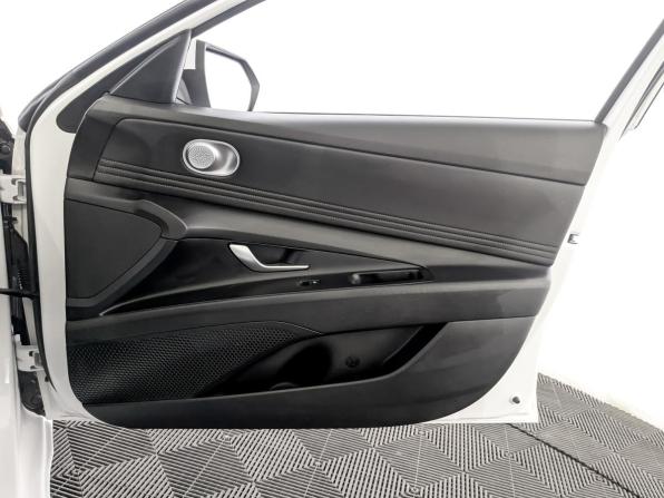 Hyundai Elantra VII (CN7) с пробегом 2022 года, цена 2 010 000 рублей, 69901 км, седан, Автокод Объявления