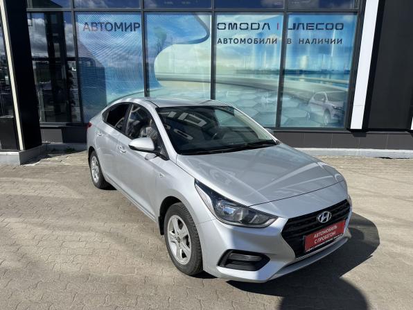 Hyundai Solaris II с пробегом 2018 года, цена 1 240 000 рублей, 136543 км, седан, Автокод Объявления