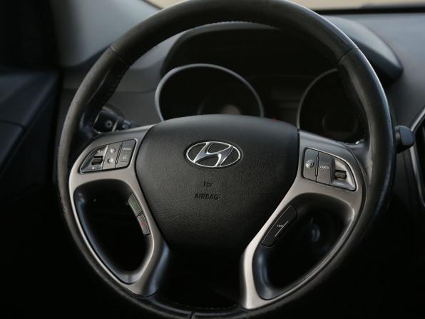 Hyundai ix35 I Рестайлинг с пробегом 2015 года, цена 955 000 рублей, 311900 км, внедорожник, Автокод Объявления