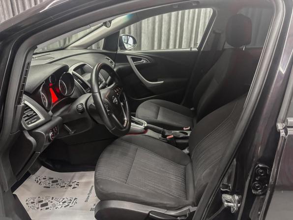 Opel Astra J с пробегом 2011 года, цена 650 000 рублей, 158322 км, хэтчбек, Автокод Объявления