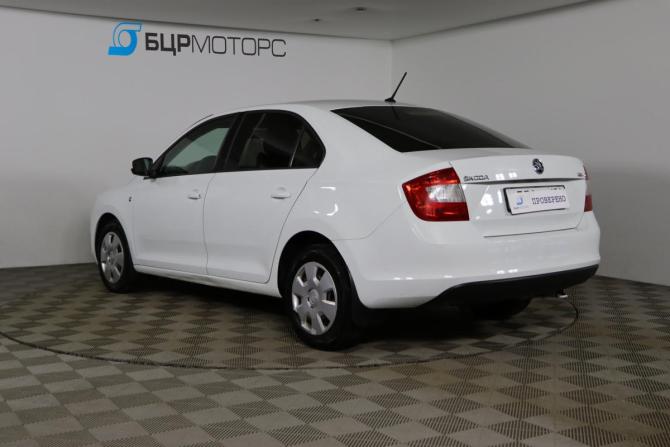 Skoda Rapid I с пробегом 2016 года, цена 899 990 рублей, 211546 км, лифтбек, Автокод Объявления