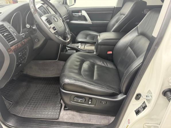 Toyota Land Cruiser 200 Series Рестайлинг 1 с пробегом 2015 года, цена 4 200 000 рублей, 172450 км, внедорожник, Автокод Объявления