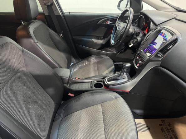 Opel Astra J с пробегом 2011 года, цена 685 000 рублей, 216000 км, хэтчбек, Автокод Объявления