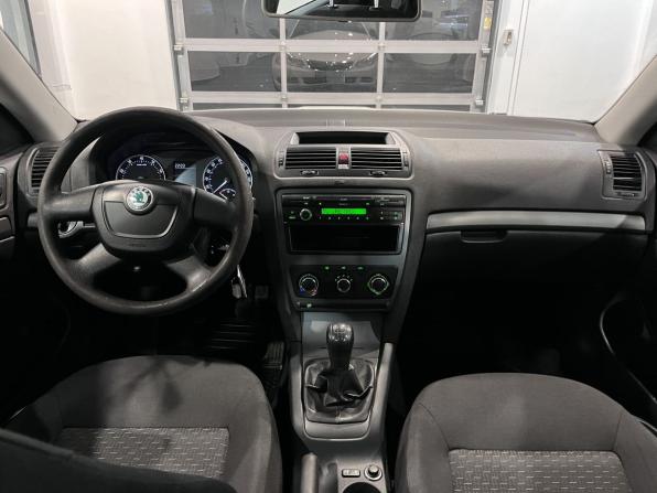 Skoda Octavia II (A5) Рестайлинг с пробегом 2013 года, цена 735 000 рублей, 235334 км, лифтбек, Автокод Объявления