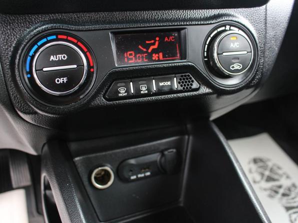 Kia Rio III Рестайлинг с пробегом 2015 года, цена 740 000 рублей, 234497 км, хэтчбек, Автокод Объявления