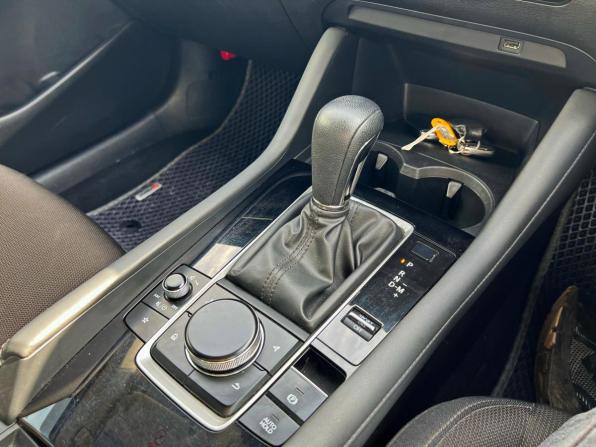Mazda 3 IV (BP) с пробегом 2019 года, цена 1 850 000 рублей, 103616 км, хэтчбек, Автокод Объявления