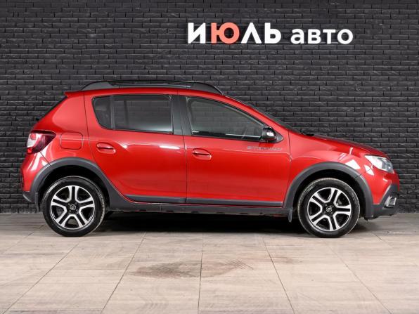 Renault Sandero II Рестайлинг с пробегом 2021 года, цена 1 365 000 рублей, 73448 км, хэтчбек, Автокод Объявления