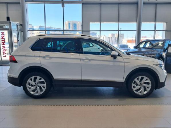 Volkswagen Tiguan II Рестайлинг с пробегом 2021 года, цена 2 660 000 рублей, 50562 км, внедорожник, Автокод Объявления