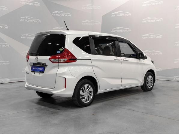 Honda Freed II с пробегом 2018 года, цена 1 630 000 рублей, 156016 км, компактвэн, Автокод Объявления