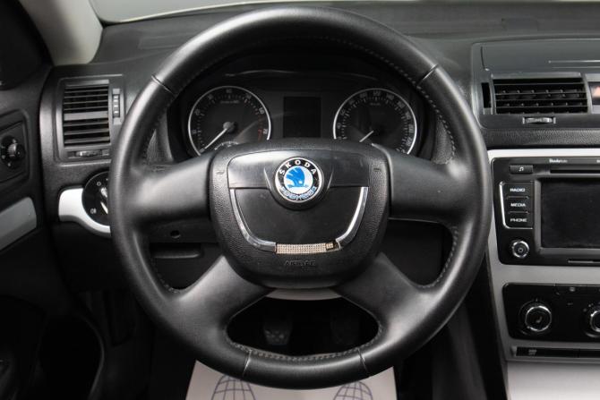 Skoda Octavia II (A5) Рестайлинг с пробегом 2011 года, цена 659 000 рублей, 245000 км, лифтбек, Автокод Объявления