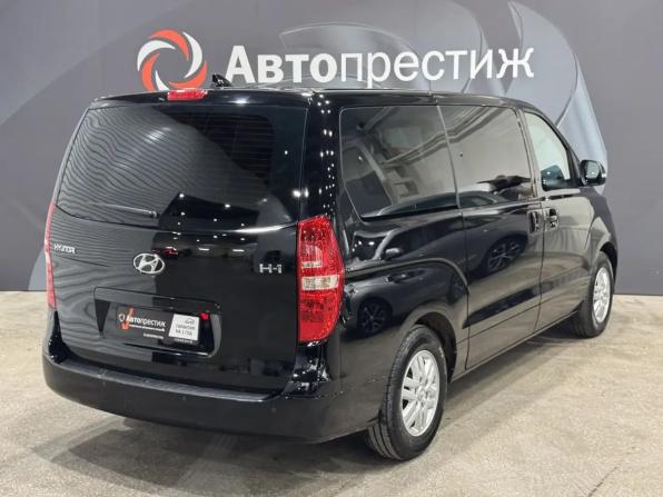 Hyundai H-1 II Рестайлинг 2 с пробегом 2019 года, цена 2 620 000 рублей, 223000 км, минивэн, Автокод Объявления