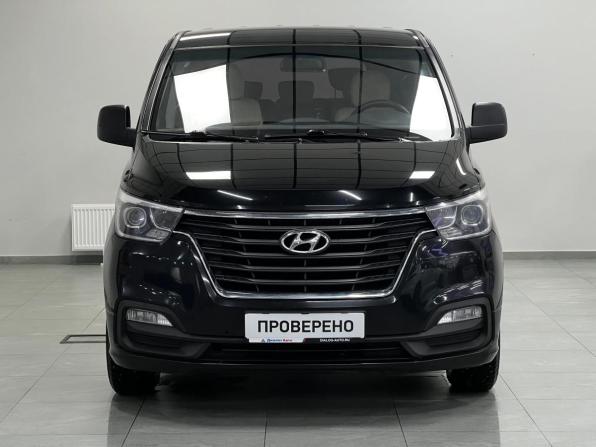 Hyundai H-1 II Рестайлинг 2 с пробегом 2018 года, цена 2 550 000 рублей, 175000 км, минивэн, Автокод Объявления