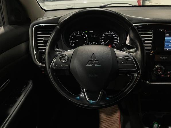 Mitsubishi Outlander III Рестайлинг 2 с пробегом 2015 года, цена 1 498 000 рублей, 237192 км, внедорожник, Автокод Объявления