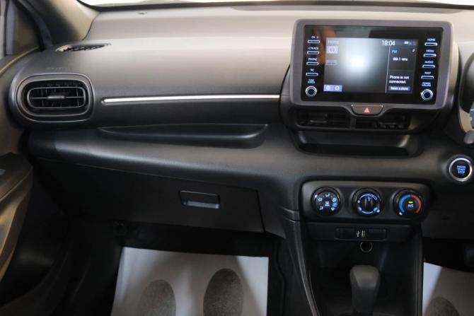 Toyota Yaris IV с пробегом 2021 года, цена 1 139 000 рублей, 115000 км, хэтчбек, Автокод Объявления