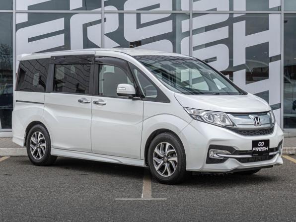 Honda Stepwgn V с пробегом 2017 года, цена 2 020 000 рублей, 91408 км, минивэн, Автокод Объявления