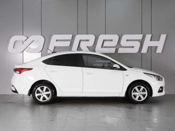 Hyundai Solaris II с пробегом 2018 года, цена 1 309 000 рублей, 97342 км, седан, Автокод Объявления