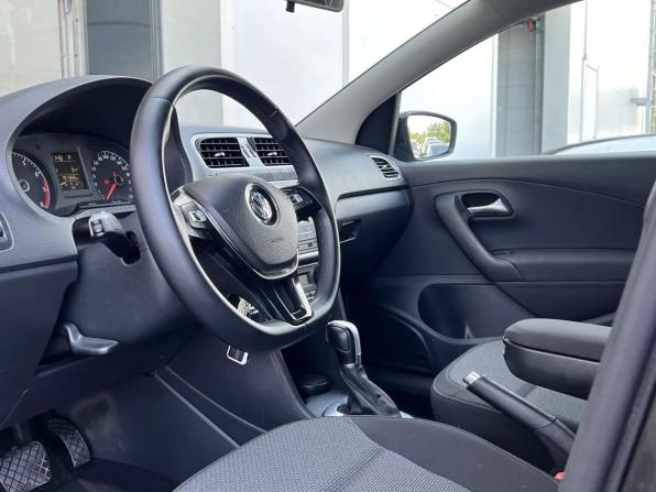 Volkswagen Polo V Рестайлинг с пробегом 2017 года, цена 1 120 000 рублей, 191368 км, седан, Автокод Объявления