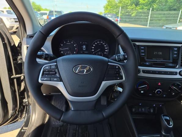 Hyundai Solaris II с пробегом 2018 года, цена 1 320 000 рублей, 105483 км, седан, Автокод Объявления