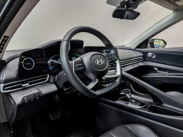 Hyundai Elantra VII (CN7) Рестайлинг с пробегом 2024 года, цена 2 220 000 рублей, 22800 км, седан, Автокод Объявления