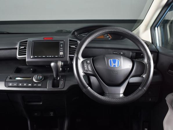 Honda Freed I с пробегом 2009 года, цена 1 049 995 рублей, 101487 км, компактвэн, Автокод Объявления