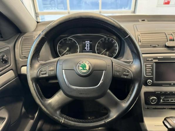 Skoda Octavia II (A5) Рестайлинг с пробегом 2012 года, цена 909 000 рублей, 167095 км, лифтбек, Автокод Объявления