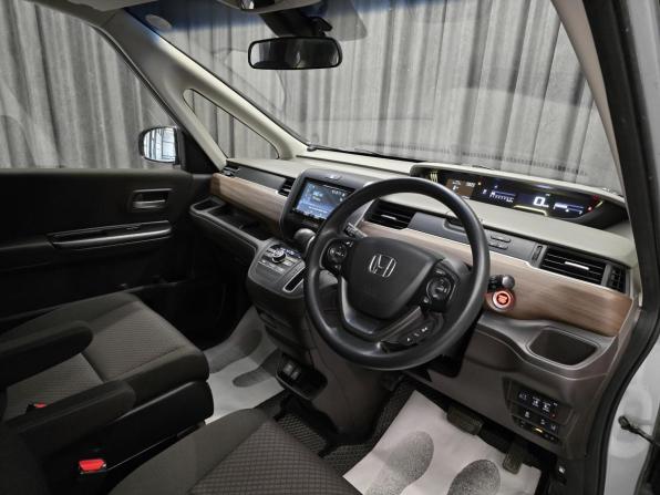 Honda Freed II Рестайлинг с пробегом 2019 года, цена 1 450 000 рублей, 131000 км, компактвэн, Автокод Объявления