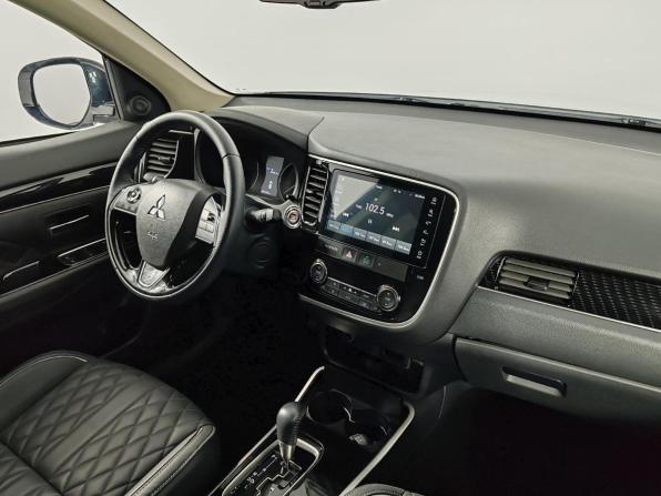 Mitsubishi Outlander III Рестайлинг 3 с пробегом 2022 года, цена 2 549 000 рублей, 35133 км, внедорожник, Автокод Объявления