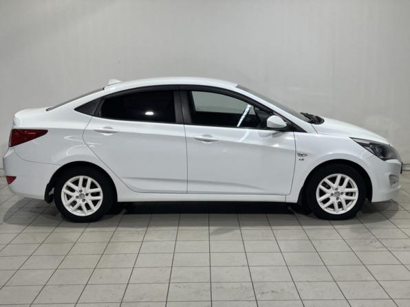 Hyundai Solaris I Рестайлинг с пробегом 2015 года, цена 1 095 000 рублей, 111720 км, седан, Автокод Объявления