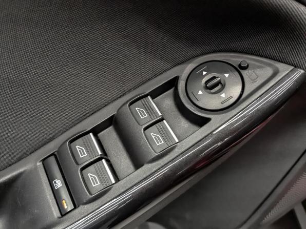 Ford Focus III Рестайлинг с пробегом 2017 года, цена 1 050 000 рублей, 135787 км, хэтчбек, Автокод Объявления