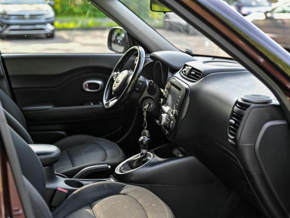 Kia Soul II Рестайлинг с пробегом 2018 года, цена 1 269 000 рублей, 259203 км, хэтчбек, Автокод Объявления
