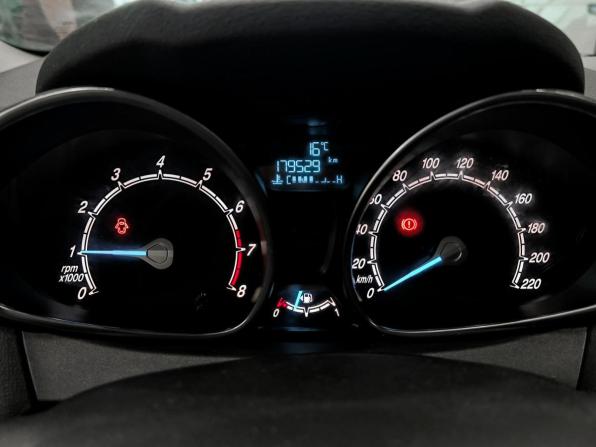 Ford Fiesta Mk6 Рестайлинг с пробегом 2015 года, цена 650 000 рублей, 179528 км, седан, Автокод Объявления
