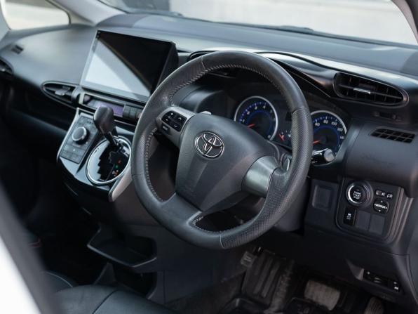 Toyota Wish II Рестайлинг с пробегом 2012 года, цена 1 410 000 рублей, 122435 км, минивэн, Автокод Объявления