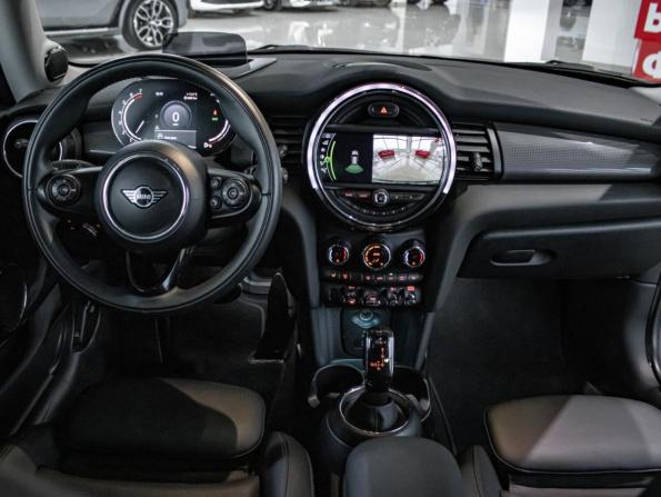 Mini Hatch III (F55/F56) Рестайлинг с пробегом 2020 года, цена 2 650 000 рублей, 28036 км, хэтчбек, Автокод Объявления