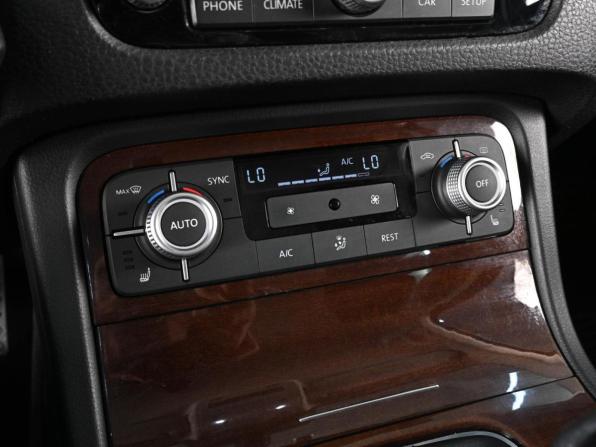 Volkswagen Touareg II Рестайлинг с пробегом 2017 года, цена 3 180 000 рублей, 222969 км, внедорожник, Автокод Объявления