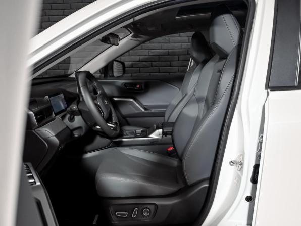 Toyota RAV4 VI (XA60) с пробегом 2025 года, цена 4 490 000 рублей, 33 км, внедорожник, Автокод Объявления