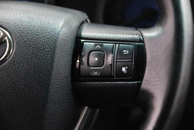 Toyota Hilux VIII с пробегом 2017 года, цена 3 030 350 рублей, 258942 км, пикап, Автокод Объявления